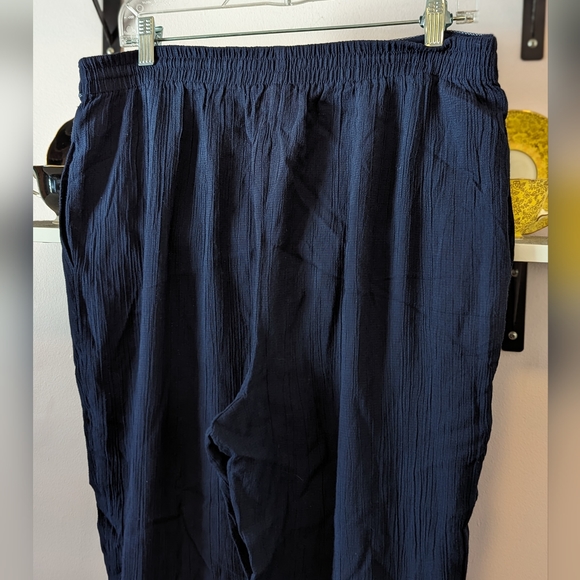 Navy blue pull over crepe pants - Picture 2 of 5